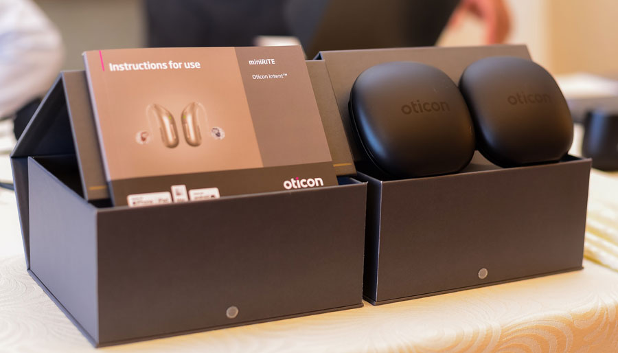 Vision Care Hearing Solutions Brings World s First Sensor Driven Brain Hearing Technology to Sri Lanka with Oticon Intent
