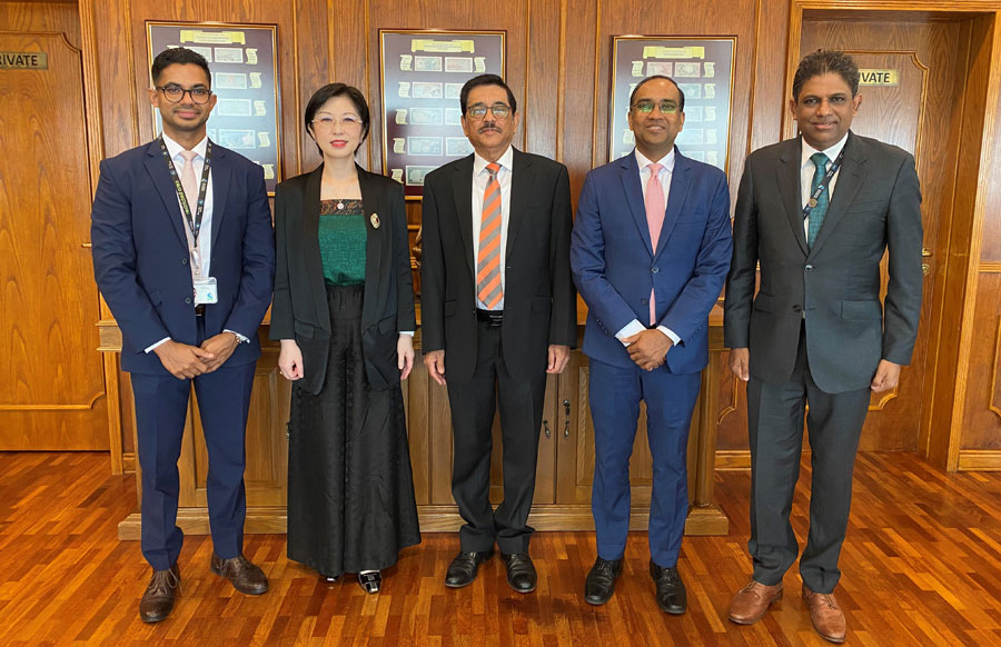 Standard Chartereds Global Co Head of Financial Institutions Coverage makes strategic visit to Sri Lanka