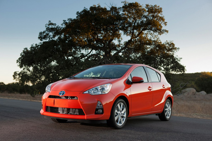 toyota-prius-c-2014-model