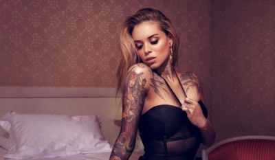 Arabella Drummond&#039;s racy topless Twitter photo stuns &amp; excites fans