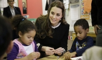 Kids expect Princess Elsa, must settle for Duchess Kate ( 10 Photos )